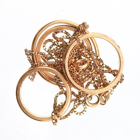 Diverse smycken med defekter och gravyr,18k. Vikt: 20,4 g