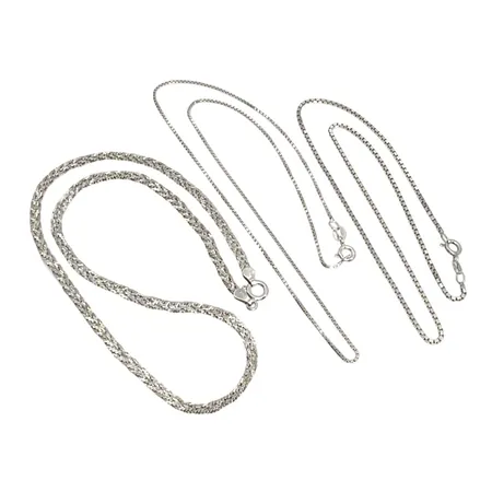 Halskedjor, tre st, silver 925/1000, tillverkare bl. a. Guldfynd, längd 39,0 / 46,0 / 43,0 cm Vikt: 15,2 g