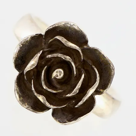 Ring med ros stl:17, bredd:4-15mm, silver 925/1000 Vikt: 9,8 g