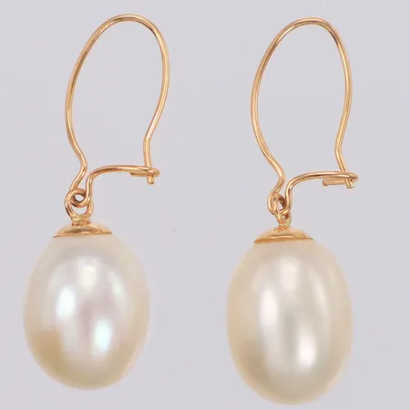 Örhängen med odlade sötvattenspärlor, Ø8mm, längd 27mm, 18K Vikt: 2,7 g