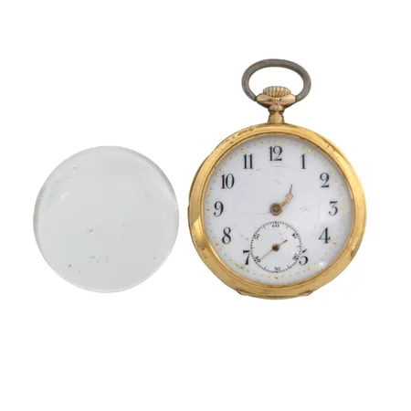 Mormorsur, 18K guld, Ø33 mm, defekt, gravyr, inre boett oädel metall, bruttovikt 30,2g Vikt: 30,2 g