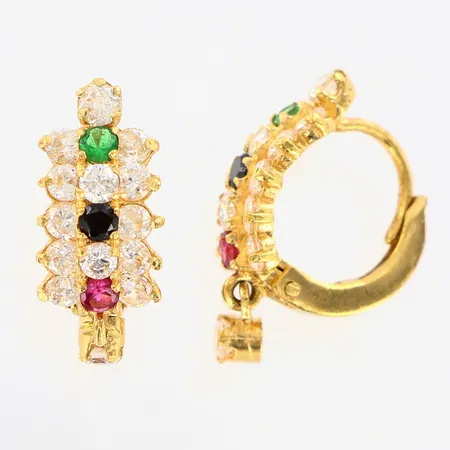 Ett par örhängen med vita samt färgade stenar, 10x12mm, 21K Vikt: 4 g