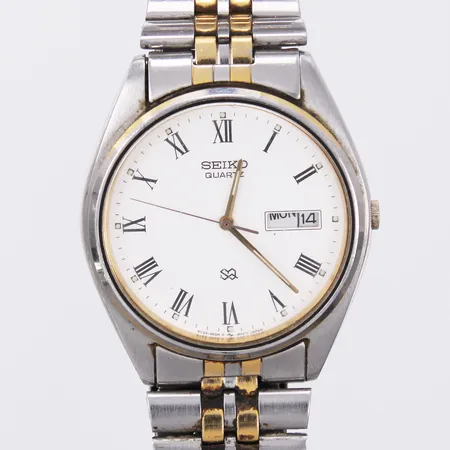 Herrur Seiko stål/doublé quartz Ø ca 34,5mm, refnr 5Y23-8A11 serienr: 198088 dag/datum stål/doublé länk sliten går ej behov av batteribyte inga tillbehör. 