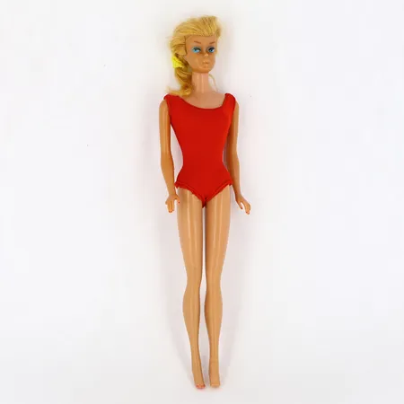  Barbie Swirl ponny tail, orginal kläder, slitage samt defekt vid foten