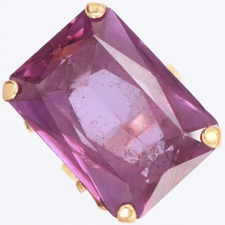 Ring lila sten stl:18, bredd 24,5mm, sten löst infattad, nagg på sten, 9K  Vikt: 14,7 g