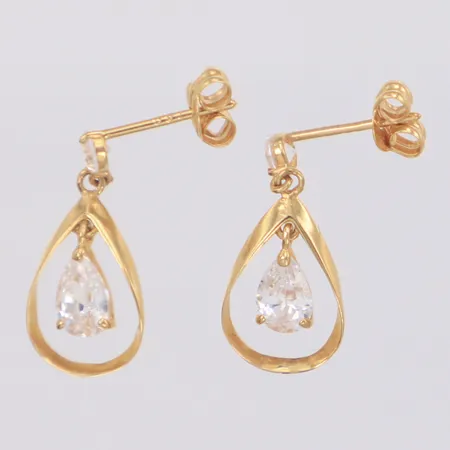 Örhängen med vita stenar, längd 18,3mm, bredd 8,4mm, 18K Vikt: 1,2 g