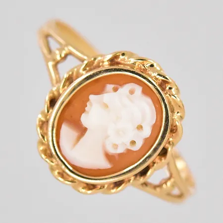 Ring Kamé stl:17¾ bredd ovandel 12,4mm 18K Vikt: 1,8 g