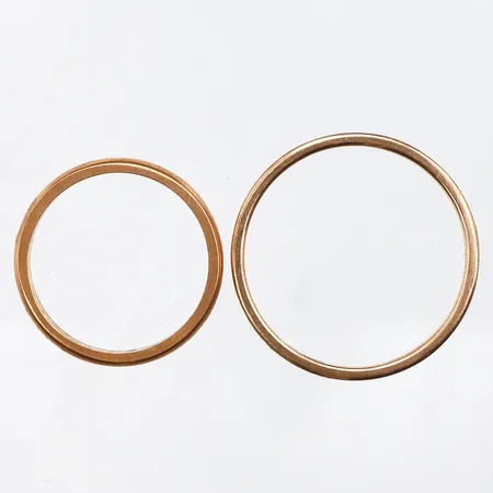 Ringar 2 st med gravyrer,20k 4.2 gram,9k 2.3 gram. Vikt: 6,5 g