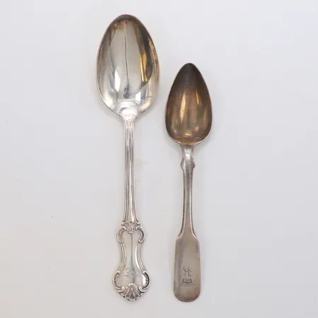 2 Skedar, gravyr, 830/1000 silver Vikt: 81,8 g