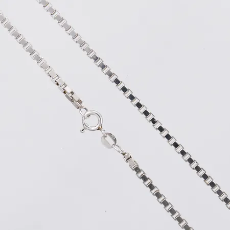 Kedja Venezia svensk importstämpel längd: ca 70cm bredd: ca 2mm silver 925/1000 Vikt: 22,9 g
