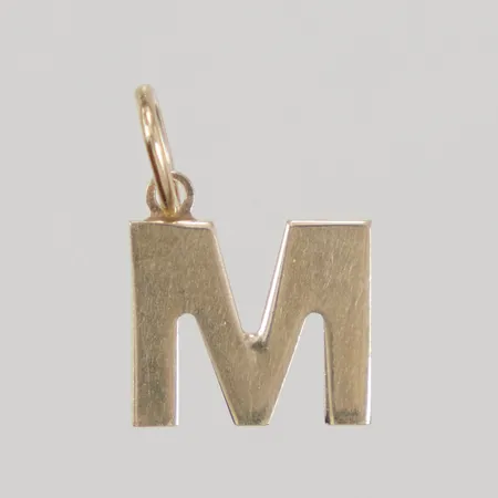 Hänge bokstaven M längd 9mm, bredd 10mm, 18K Vikt: 1,2 g