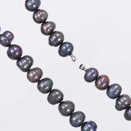 Pärlcollier med odlade sötvattenspärlor längd: ca 41cm  saknar lås dobbar i silver passar till Ole Lynggaard lås  Vikt: 52 g