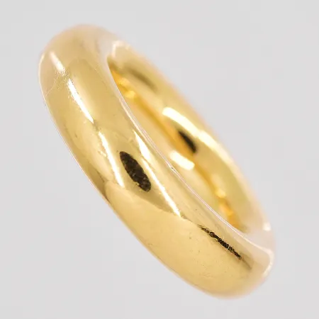 Ring stl:16¾ bredd 5,7mm Ateljé Lennart Gustafsson 18K Vikt: 13,5 g