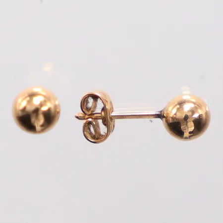 Ett par örhängen Ø5,0mm, saknar en snurrebuss, 18K Vikt: 0,8 g