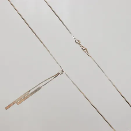 Collier med integrerade hängen stavar 44cm, bredd 0,8mm, silver 925 Vikt: 8,2 g