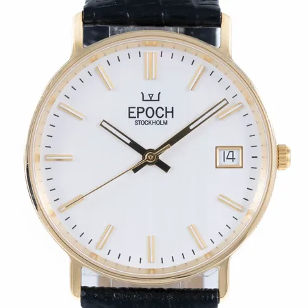 Herrur Epoch Stockholm (oanvänd, skyddsplast sitter kvar) guld 14K quartz 33,5mm, safirglas, datum, svart läderband, gravyr Tre kronor - För nit och redlighet i rikets tjänst. Etui medföljer.