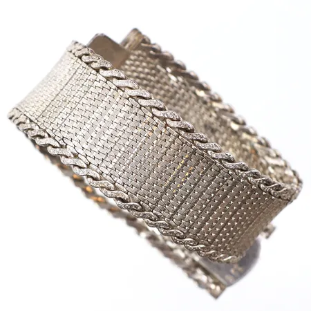 Trasigt silver 830/1000. Vikt: 48,2 g