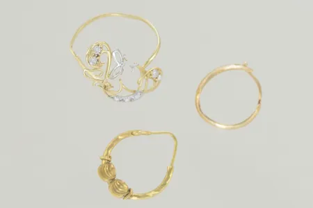 Ring/singel 18K 1,66 gr singel örhängen 21K 1,06 gr Vikt: 2,7 g