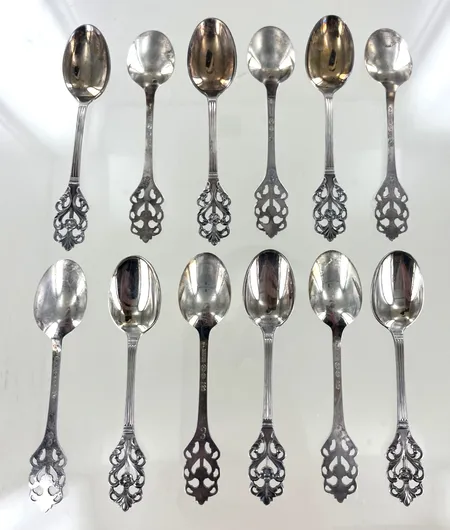 12st silverskedar längd 10 cm, silver 830/1000 Vikt: 90,4 g