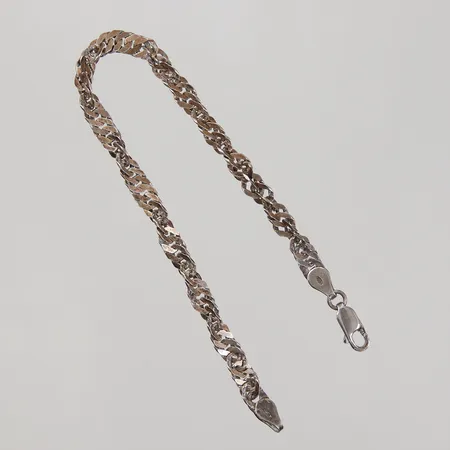 Armband tvinnad modell längd 19cm, bredd 5mm, 925/1000 Silver  Vikt: 6,2 g