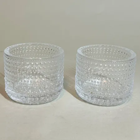 2 Ljuslyktor Iittala modell Kastehelmi design Oiva Toika höjd 6cm Ø7,8cm Skickas med paket.