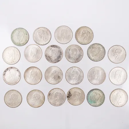 22 st mynt 2 kronor 1944 och 1950 silver 400/1000  Vikt: 308,4 g
