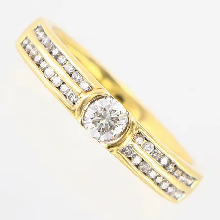 Ring med diamanter 1x 0,16ct, 36x 0,18ct, stl:16, bredd 3mm, GHA, story of love, 18K, med etui Vikt: 3,7 g