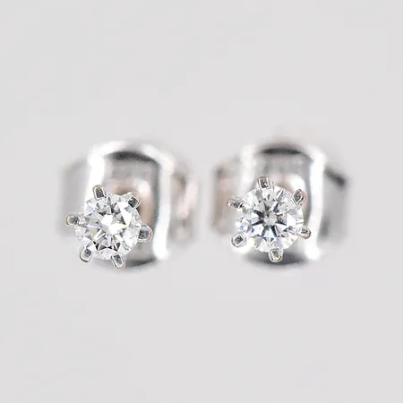 Örhängen vitguld vit sten Ø 2,8mm GHA 18K Vikt: 0,6 g