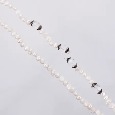 Pärlcollier med odlade pärlor längd: ca 112cm Ø ca 4,1-5mm saknar lås 