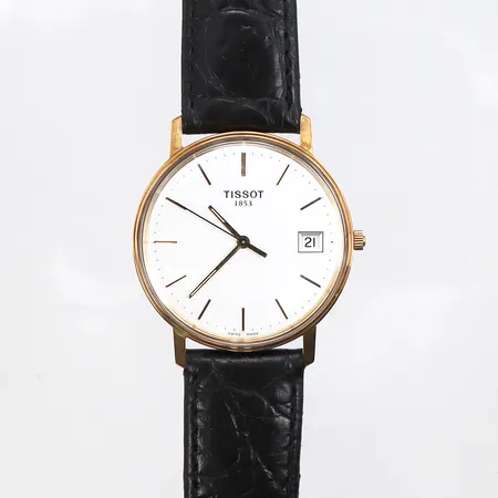 Herrur Tissot diameter ca 33.5 mm,gravyr,fungerar ej,18k. Vikt: 0 g