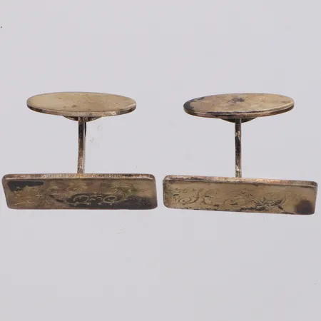Ett par manschettknappar, 20x25mm, gravyr, 830/1000 silver Vikt: 11 g
