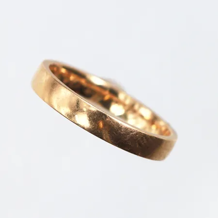 Ring Classic,storlek 16 mm,bredd 2.9 mm,gravyr,18k. Vikt: 2,9 g