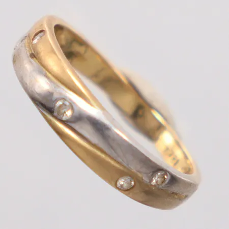 Ring tvåfärgad stl:17½, 5x0,01ct, 18k  Vikt: 2,9 g