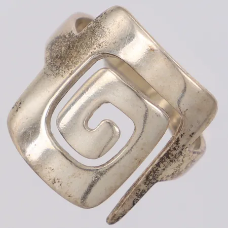 Ring stl:20¼, bredd 21mm, 925/1000 silver Vikt: 5,1 g
