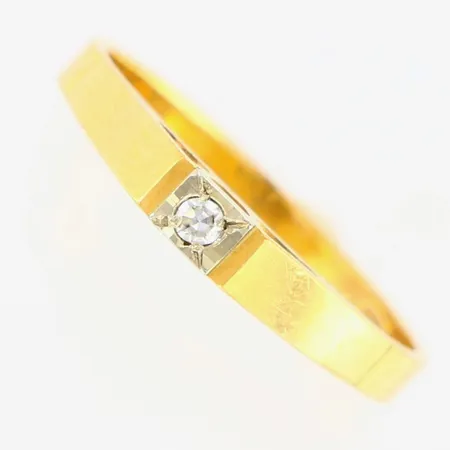 Ring med 16½, bredd ca 2,5mm, 18K Vikt: 0 g