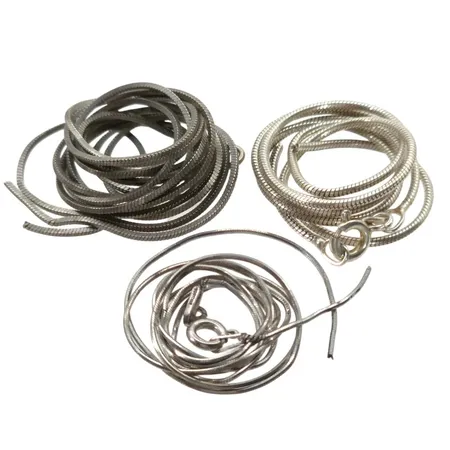 Halskedjor, tre st, silver 925/1000, defekta Vikt: 12,2 g