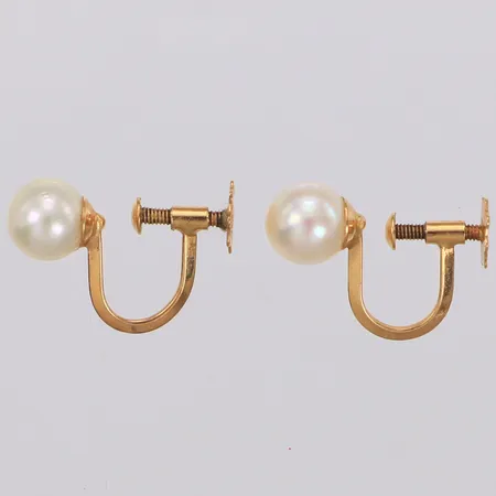 Ett par örhängen odlade pärlor Ø6,6mm, skruvlås, 18K  Vikt: 2,1 g