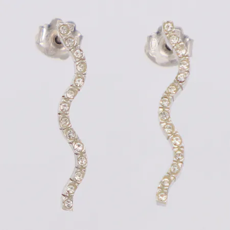 Örhängen med vita stenar, längd 24,1mm, bredd 3,8mm, GHA silver 925/1000 Vikt: 2 g