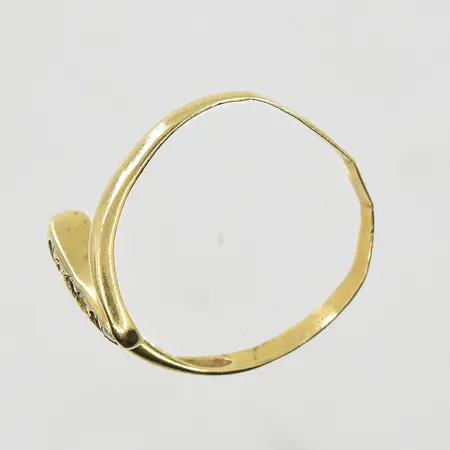 Diverse defekt guld med stenar, 14K. Vikt: 2,1 g