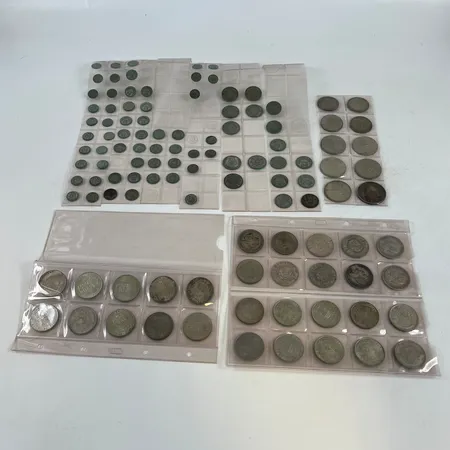 Mynt 3 st 1 kronor 80%,5 st 1 kronor 40%,7 st 2 kronor 80%,27 st 2 kronor 40%,1 st 5 krona 1935,5 st 5 kronor 40%,7 st 50 öringar 80%,2 st 50 öringar 40%,17 st 25 öringar 80%,8 st 25 öringar 40%,33 st 10 öringar.  Vikt: 0 g