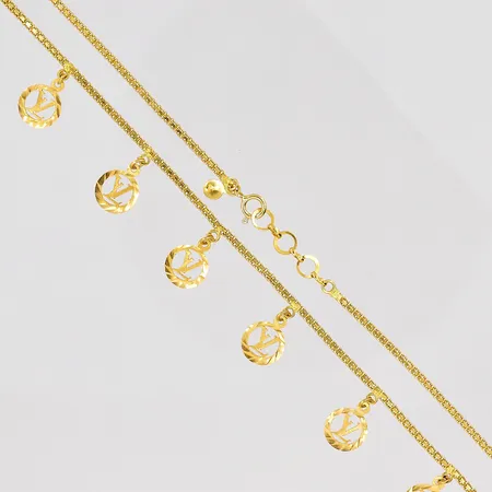 Collier med 9 berlocker längd 42cm OBS! Ej märkesdesign 21K Vikt: 8,4 g