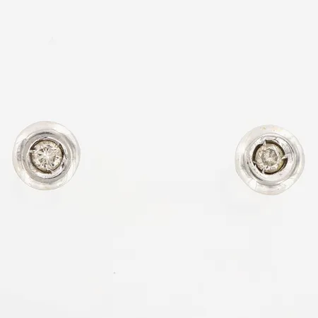 Örhängen med diamanter ca 0,01ct, Ø5,5mm, vitguld 18K  Vikt: 0,9 g