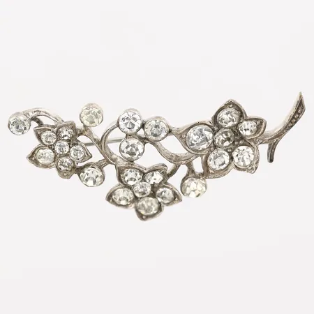 Brosch med vita stenar, längd 45mm, bredd 20mm, silver 925/1000 Vikt: 6,6 g