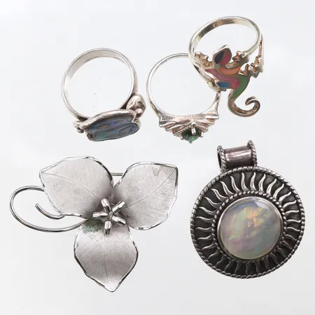 Diverse silversmycken. Vikt: 42,7 g
