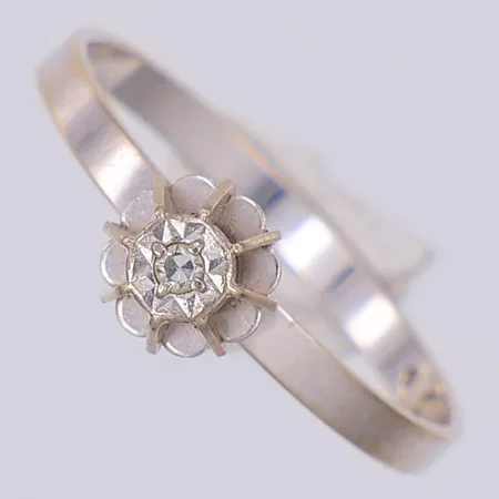  Ring med diamant 1 x ca 0,01ct stl:15¾ 18K Vikt: 1,2 g