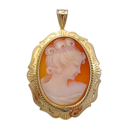 Hänge / Brosch med Camé, 18K guld, Hallberg Guldvarufabrik (CBH), Köping, svensk kontrollstämpel, längd inkl. ögla 42 mm, bredd 27,5 mm, fint skick Vikt: 5,8 g