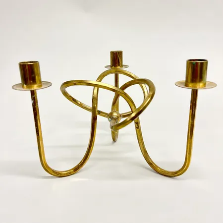 Kandelaber Vänskapsknuten höjd ca 15,5cm, design Josef Frank år 1938 för Firma Svenskt Tenn, mässing, bruksskick 