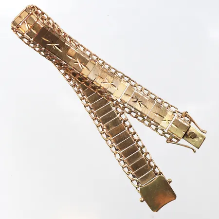 Armband matterat och mönstrat,längd ca 20 cm,bredd 13.9 mm,18k. Vikt: 22,8 g