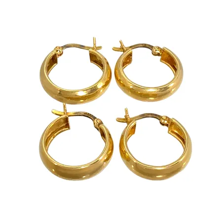 Örhängen Creoler, 18K guld, fyra st, bucklor Vikt: 3,2 g