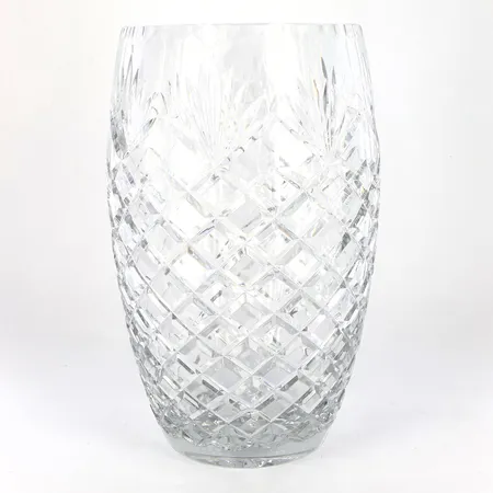 Vas i kristall med slipad dekor, höjd:26cm, Ø14cm  Skickas med paket.